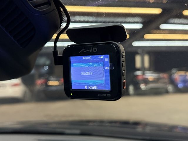 2022/23年式 A180 運動版 1.3T - ACC跟車/雙液晶螢幕/360環景/keyless go/環艙氣氛燈  第16張相片