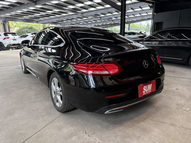 正18年 總代理 C180 Coupe 1.6L - 雙門轎跑/駕駛模式/LED頭尾燈/定速巡航/雙區恆溫/後座出風口/  第3張相片