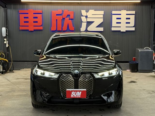2022/23年式 iX xDrive40 旗艦版 - 四傳/HK音響/電控玻璃車頂/水晶排檔頭/智慧跟車/環景/按摩椅  第2張相片