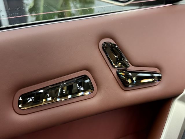 2022/23年式 iX xDrive40 旗艦版 - 四傳/HK音響/電控玻璃車頂/水晶排檔頭/智慧跟車/環景/按摩椅  第9張相片