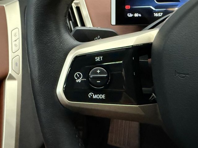 2022/23年式 iX xDrive40 旗艦版 - 四傳/HK音響/電控玻璃車頂/水晶排檔頭/智慧跟車/環景/按摩椅  第12張相片