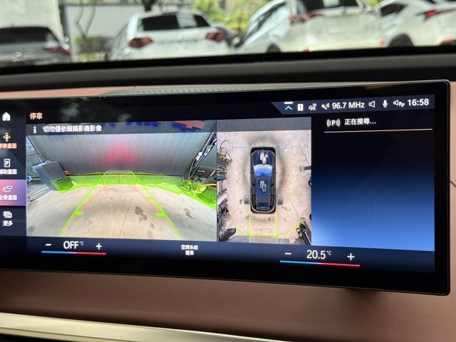 2022/23年式 iX xDrive40 旗艦版 - 四傳/HK音響/電控玻璃車頂/水晶排檔頭/智慧跟車/環景/按摩椅  第14張相片