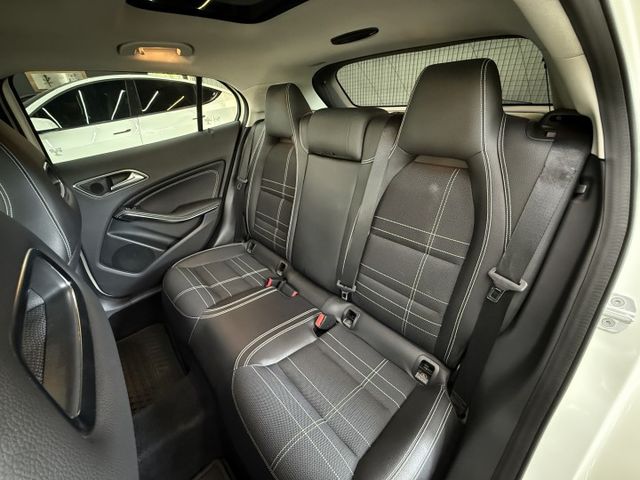 正16年 GLA200 1.6T 僅跑4萬 - 全景天窗/電動尾門/雙記憶座椅/定速/免鑰匙啟動/倒車顯影/HID頭燈  第8張相片