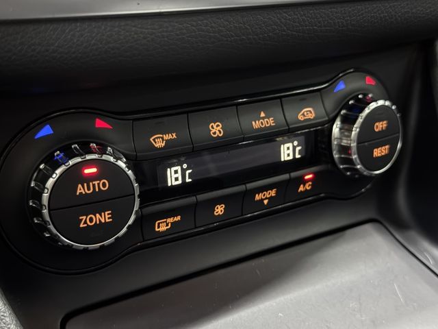 正16年 GLA200 1.6T 僅跑4萬 - 全景天窗/電動尾門/雙記憶座椅/定速/免鑰匙啟動/倒車顯影/HID頭燈  第13張相片