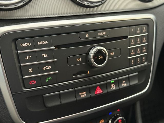 正16年 GLA200 1.6T 僅跑4萬 - 全景天窗/電動尾門/雙記憶座椅/定速/免鑰匙啟動/倒車顯影/HID頭燈  第14張相片