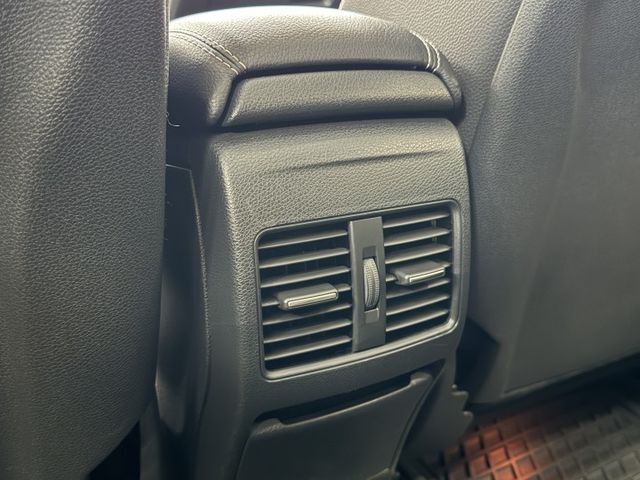 正16年 GLA200 1.6T 僅跑4萬 - 全景天窗/電動尾門/雙記憶座椅/定速/免鑰匙啟動/倒車顯影/HID頭燈  第18張相片