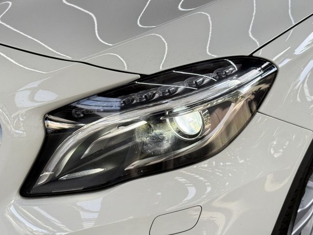 正16年 GLA200 1.6T 僅跑4萬 - 全景天窗/電動尾門/雙記憶座椅/定速/免鑰匙啟動/倒車顯影/HID頭燈  第19張相片