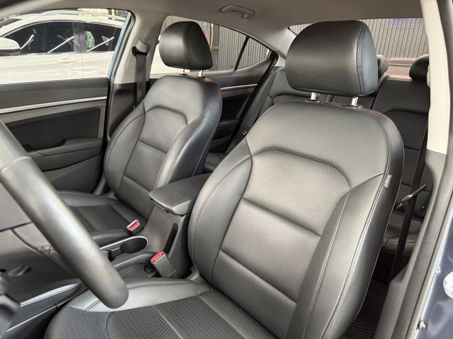 正19年 旗艦型 1.6L - 頂規安卓機/倒車顯影/免鑰匙啟動/摸門解鎖/盲點/定速/電子後視鏡/雙區恆溫/後座出風口  第6張相片