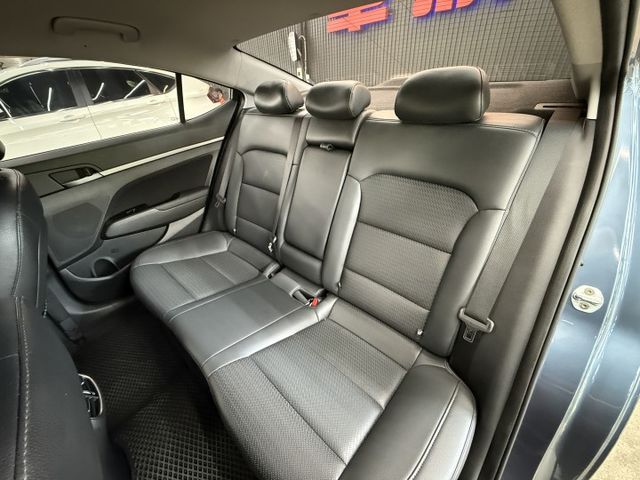 正19年 旗艦型 1.6L - 頂規安卓機/倒車顯影/免鑰匙啟動/摸門解鎖/盲點/定速/電子後視鏡/雙區恆溫/後座出風口  第7張相片