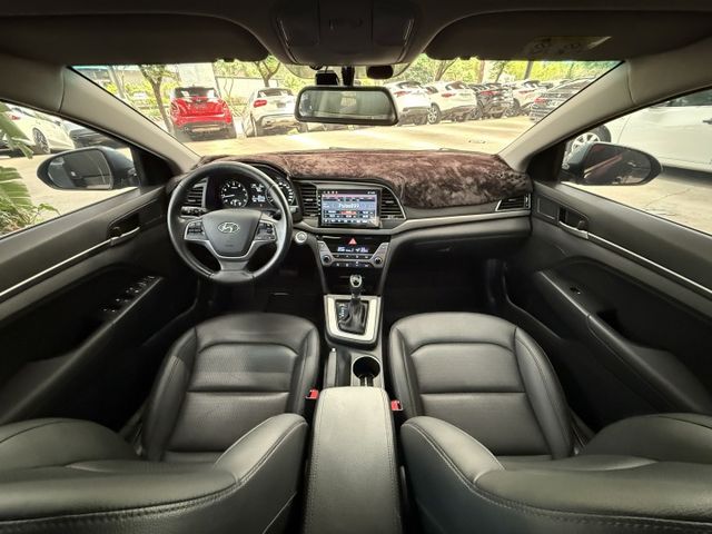 正19年 旗艦型 1.6L - 頂規安卓機/倒車顯影/免鑰匙啟動/摸門解鎖/盲點/定速/電子後視鏡/雙區恆溫/後座出風口  第8張相片