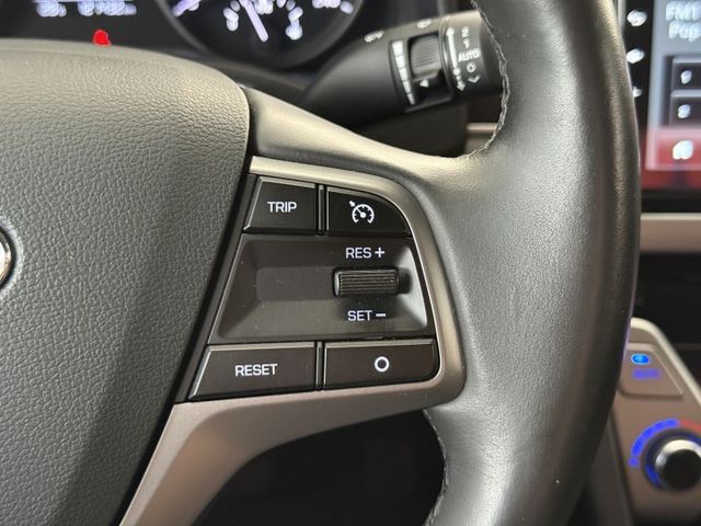 正19年 旗艦型 1.6L - 頂規安卓機/倒車顯影/免鑰匙啟動/摸門解鎖/盲點/定速/電子後視鏡/雙區恆溫/後座出風口  第11張相片