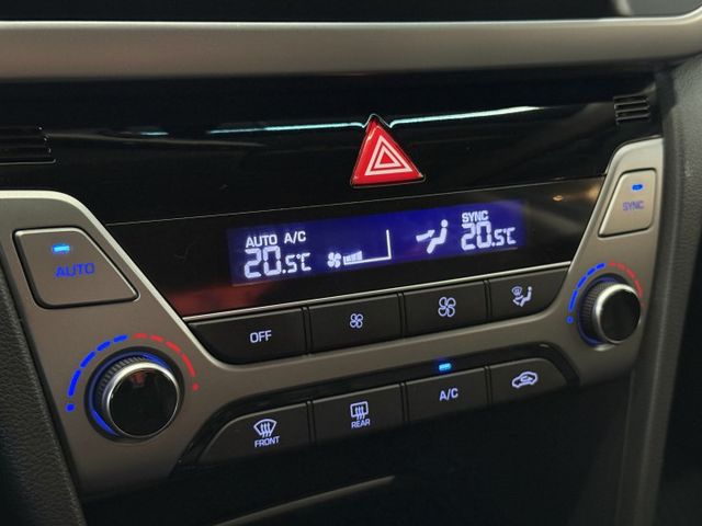 正19年 旗艦型 1.6L - 頂規安卓機/倒車顯影/免鑰匙啟動/摸門解鎖/盲點/定速/電子後視鏡/雙區恆溫/後座出風口  第12張相片