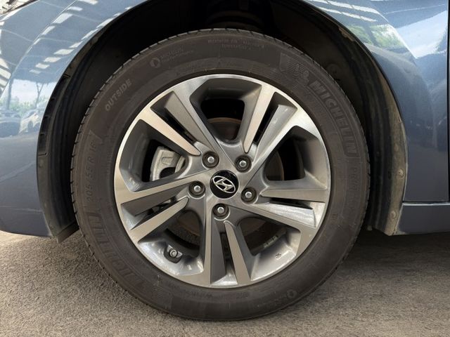 正19年 旗艦型 1.6L - 頂規安卓機/倒車顯影/免鑰匙啟動/摸門解鎖/盲點/定速/電子後視鏡/雙區恆溫/後座出風口  第20張相片