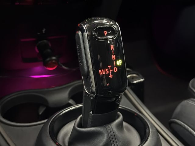 正20年 Countryman S 2.0L - 免鑰匙啟動/摸門解鎖/無線Carplay/電動尾門/雙電動椅/LED燈  第13張相片