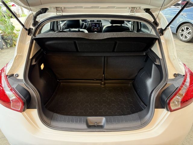 正16年 Big Tiida 5D 1.6L - 免鑰匙啟動/摸門解鎖/導航/數位電視/倒車顯影/抬頭顯示/雙區恆溫  第5張相片