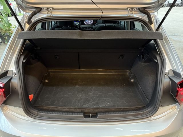 正24年 230TSI Tech版 1.0L - 貫穿式定位燈/免鑰匙摸門/ACC/車道偏移/Carplay/雙區恆溫  第5張相片