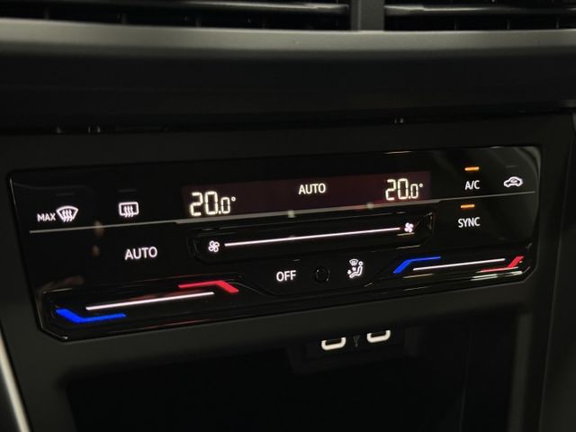 正24年 230TSI Tech版 1.0L - 貫穿式定位燈/免鑰匙摸門/ACC/車道偏移/Carplay/雙區恆溫  第12張相片
