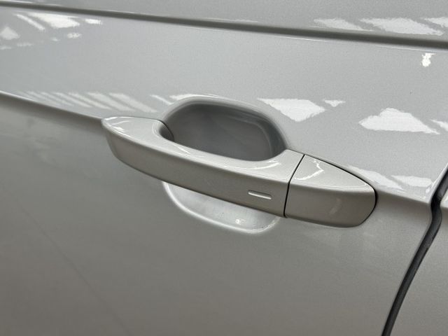 正24年 230TSI Tech版 1.0L - 貫穿式定位燈/免鑰匙摸門/ACC/車道偏移/Carplay/雙區恆溫  第18張相片