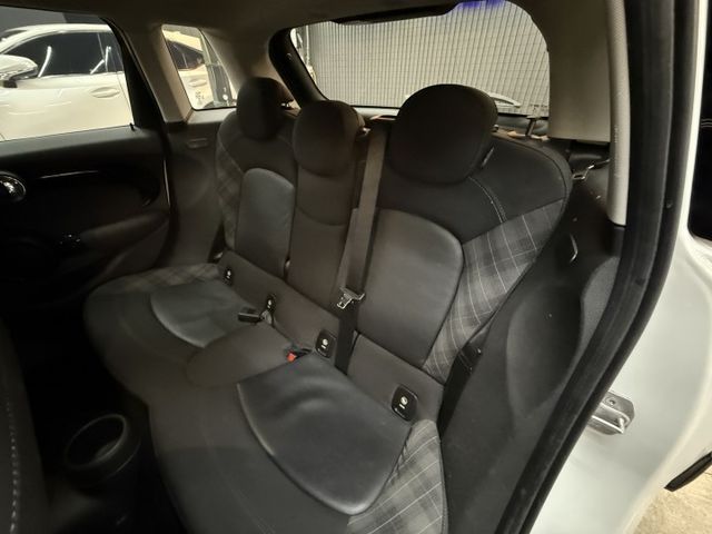 2015/16年式 Hatch 5D Cooper S 2.0L - 免鑰匙啟動/定速巡航/電動尾門/LED頭燈/氣氛燈  第8張相片