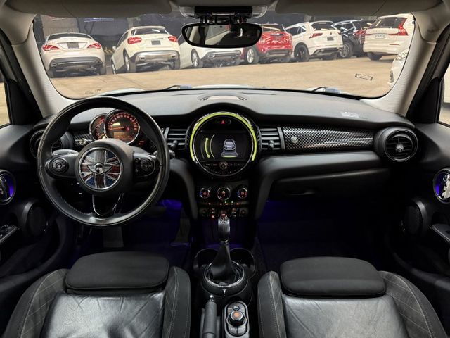 2015/16年式 Hatch 5D Cooper S 2.0L - 免鑰匙啟動/定速巡航/電動尾門/LED頭燈/氣氛燈  第9張相片
