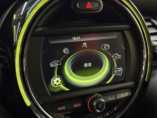 2015/16年式 Hatch 5D Cooper S 2.0L - 免鑰匙啟動/定速巡航/電動尾門/LED頭燈/氣氛燈  第16張相片