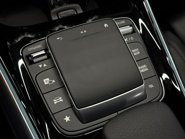 正20年 B200 1.3L - 雙液晶儀錶/免鑰匙啟動/摸門解鎖/盲點偵測/定速/電動尾門/LED頭燈/Carplay  第14張相片