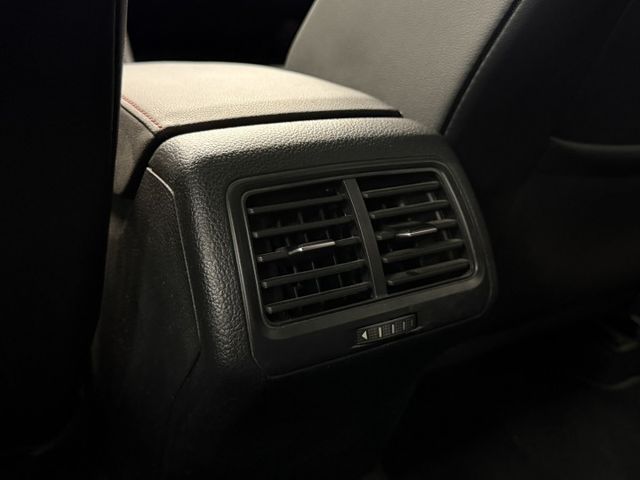 2018/19年式 GTI Performance 大P 2.0L - ACC/車道置中/丹拿音響/天窗/盲點/數位儀錶  第16張相片
