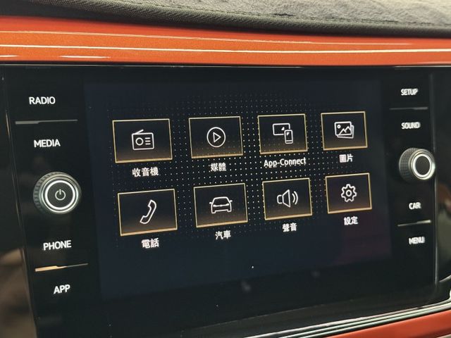 2018/19年式 Polo 230TSI R-Line - ACC/免鑰匙啟動/摸門/數位儀表/盲點/Carplay  第11張相片