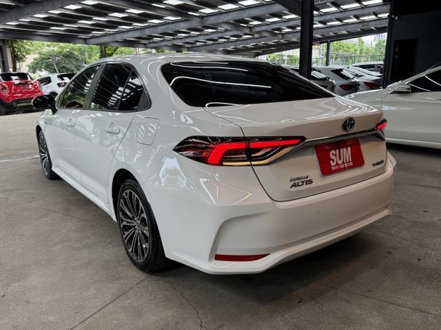 正22年 Hybrid 油電旗艦版 1.8L - ACC跟車/車道偏移/360環景影像/抬頭顯示/駕駛座電動椅/盲點偵測  第3張相片