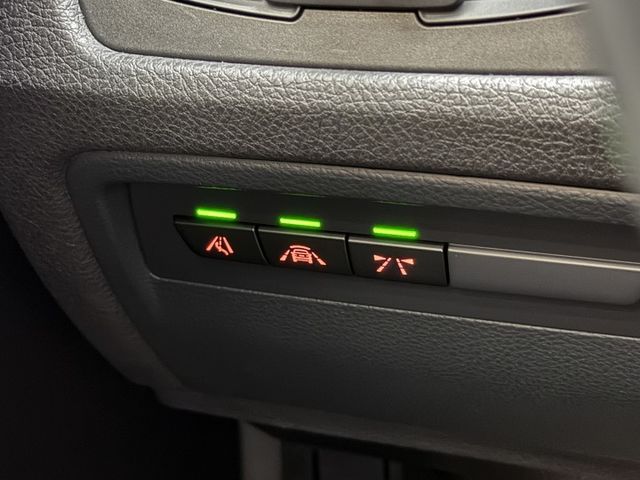 2018/19年式 F30 320i M-Sport 2.0L - ACC跟車/車道偏移/HK音響/Carplay/盲點  第12張相片