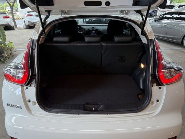 正18年 Juke 自然進氣豪華版 1.6L - 前座電熱椅/定速/恆溫/免鑰匙啟動/摸門解鎖/抬頭顯示/倒車顯影  第5張相片