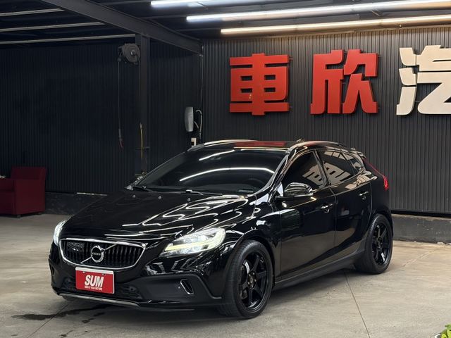 18/19年式 V40 Cross Country AWD 2.0L - ACC/車偏/全景天窗/盲點/LED頭燈/摸門  第1張相片