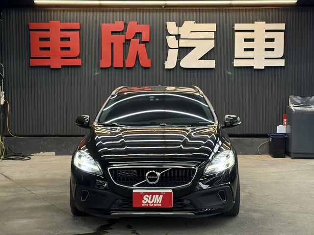 18/19年式 V40 Cross Country AWD 2.0L - ACC/車偏/全景天窗/盲點/LED頭燈/摸門  第2張相片