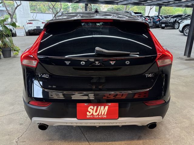 18/19年式 V40 Cross Country AWD 2.0L - ACC/車偏/全景天窗/盲點/LED頭燈/摸門  第4張相片