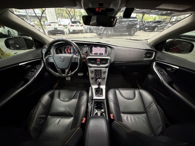 18/19年式 V40 Cross Country AWD 2.0L - ACC/車偏/全景天窗/盲點/LED頭燈/摸門  第9張相片