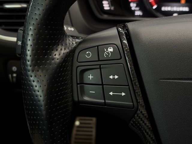 18/19年式 V40 Cross Country AWD 2.0L - ACC/車偏/全景天窗/盲點/LED頭燈/摸門  第11張相片