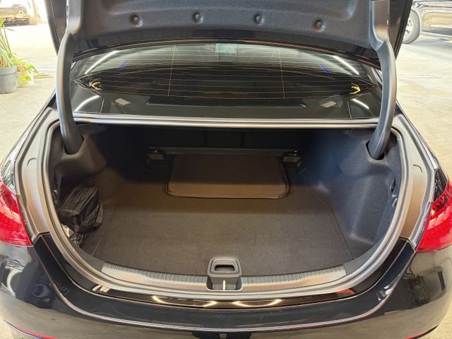 正25年 C200 Sedan W206 1.5L - 最新世代/23P/柏林之音/環景影像/電動加熱椅/Carplay  第5張相片