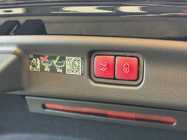 正25年 C200 Sedan W206 1.5L - 最新世代/23P/柏林之音/環景影像/電動加熱椅/Carplay  第6張相片