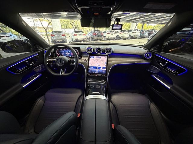 正25年 C200 Sedan W206 1.5L - 最新世代/23P/柏林之音/環景影像/電動加熱椅/Carplay  第10張相片