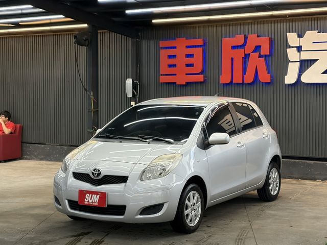正13年 Yaris E版 1.5L - 原廠皮椅版本/抬頭顯示器/電子後視鏡/倒車顯影/藍芽通話&音樂/14吋鋁圈  第1張相片