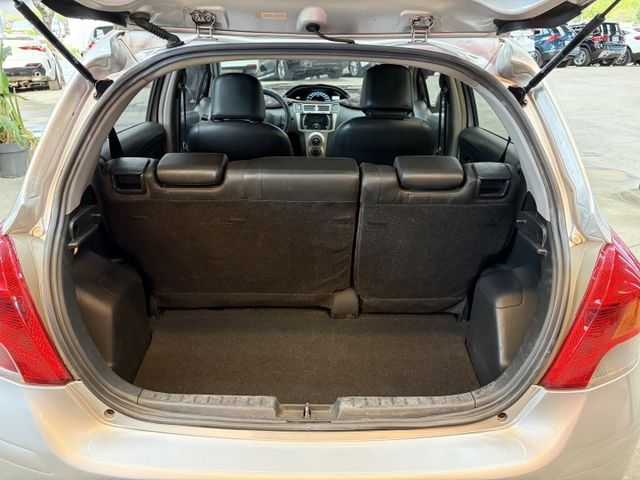 正13年 Yaris E版 1.5L - 原廠皮椅版本/抬頭顯示器/電子後視鏡/倒車顯影/藍芽通話&音樂/14吋鋁圈  第5張相片