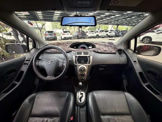 正13年 Yaris E版 1.5L - 原廠皮椅版本/抬頭顯示器/電子後視鏡/倒車顯影/藍芽通話&音樂/14吋鋁圈  第8張相片