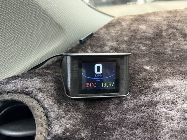 正13年 Yaris E版 1.5L - 原廠皮椅版本/抬頭顯示器/電子後視鏡/倒車顯影/藍芽通話&音樂/14吋鋁圈  第13張相片