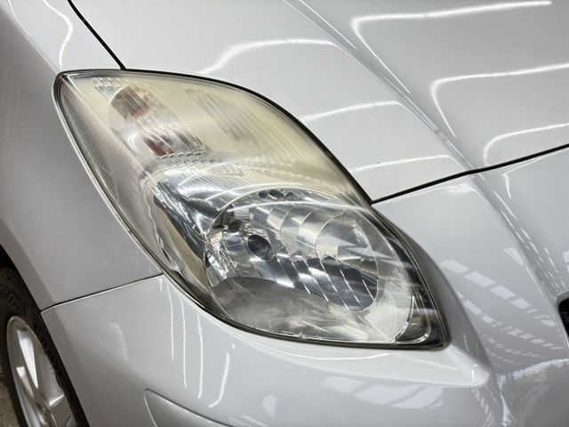 正13年 Yaris E版 1.5L - 原廠皮椅版本/抬頭顯示器/電子後視鏡/倒車顯影/藍芽通話&音樂/14吋鋁圈  第15張相片