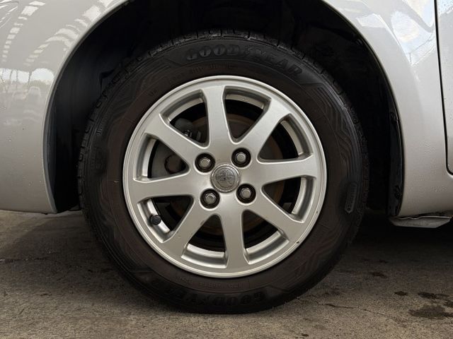 正13年 Yaris E版 1.5L - 原廠皮椅版本/抬頭顯示器/電子後視鏡/倒車顯影/藍芽通話&音樂/14吋鋁圈  第16張相片