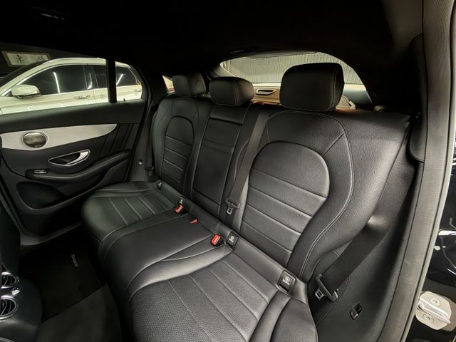 正17年 GLC250 4Matic Coupe 2.0L - 雙魚眼頭燈/免鑰匙摸門/環景影像/盲點/記憶電動椅/電尾  第7張相片