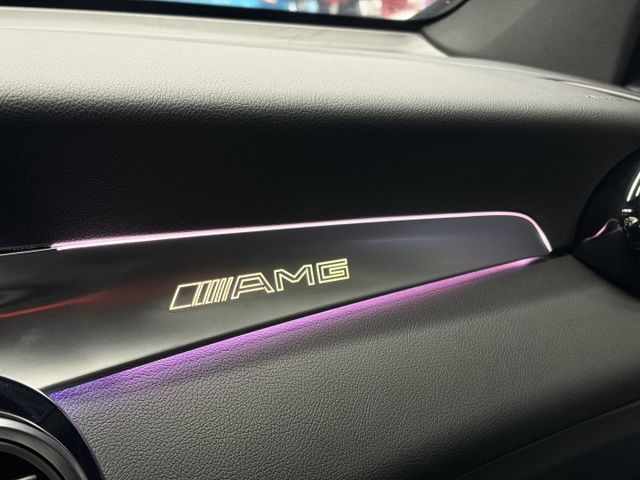 正17年 GLC250 4Matic Coupe 2.0L - 雙魚眼頭燈/免鑰匙摸門/環景影像/盲點/記憶電動椅/電尾  第15張相片