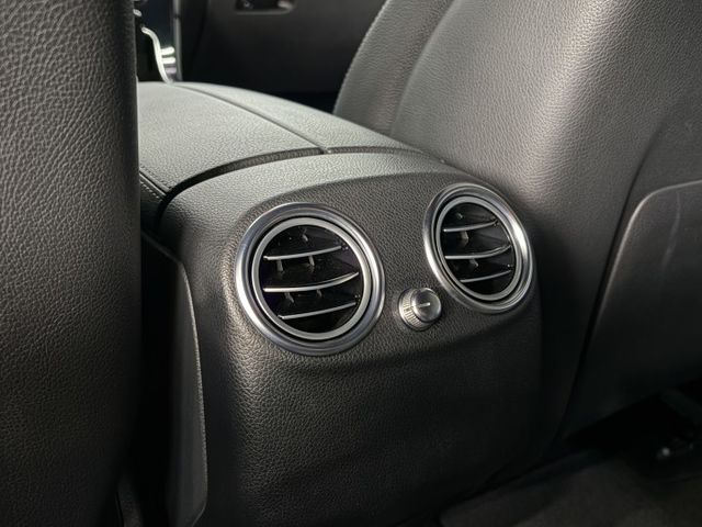 正17年 GLC250 4Matic Coupe 2.0L - 雙魚眼頭燈/免鑰匙摸門/環景影像/盲點/記憶電動椅/電尾  第16張相片