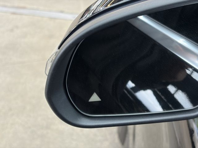 正17年 GLC250 4Matic Coupe 2.0L - 雙魚眼頭燈/免鑰匙摸門/環景影像/盲點/記憶電動椅/電尾  第17張相片