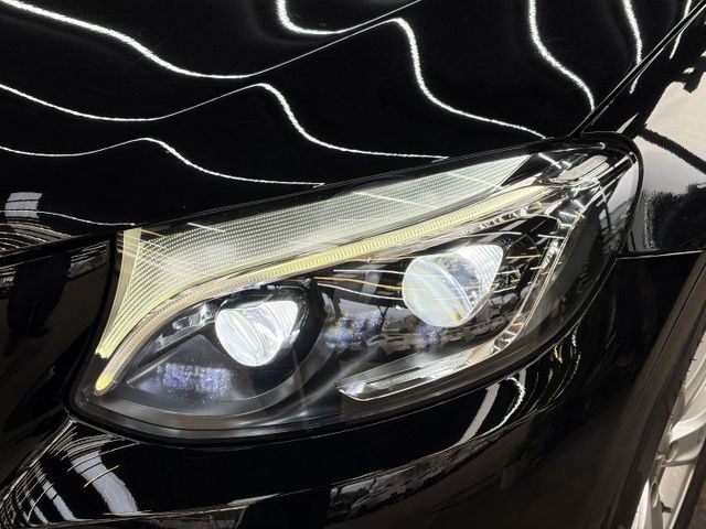 正17年 GLC250 4Matic Coupe 2.0L - 雙魚眼頭燈/免鑰匙摸門/環景影像/盲點/記憶電動椅/電尾  第18張相片